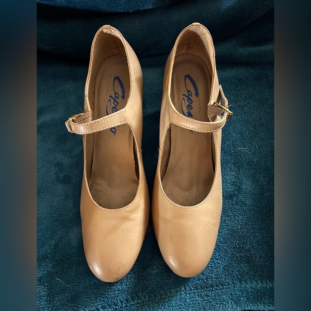 Taupe/Nude Dance Shoes by Capezio. Size-7.5
